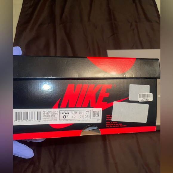 Jordan 1’s High OG ‘Patent Bred’ - Picture 7 of 8